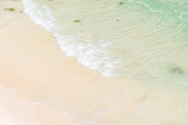 Onda Suave Oceano Azul Praia Areia Branca Mar Andaman Oceano — Fotografia de Stock