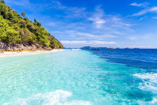 Tropical White Sand Beach Snorkel Point Speed Boat Andaman Sea — Stock Photo, Image