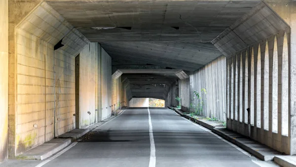 Tunnel Road Avec Autoroute Deux Voies — Photo