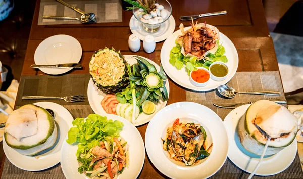 タイ料理テーブル トップ ビュー — ストック写真