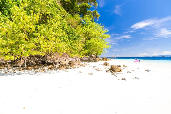 Tropisk Strand Med Vit Sand Snorkel Pekar Från Motorbåt Ocean — Stockfoto