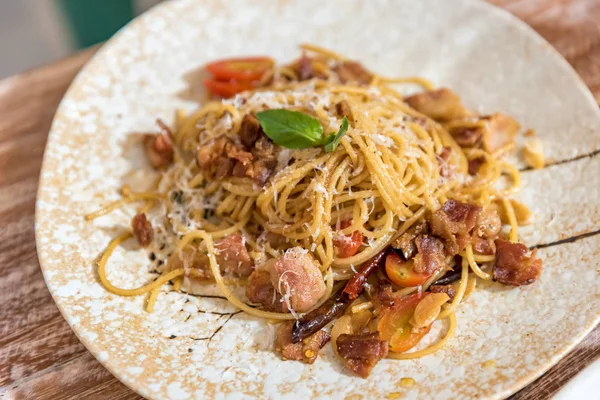Pasta Carbonara Espaguetis Con Tocino Perejil Queso Parmesano Cocina Italiana — Foto de Stock