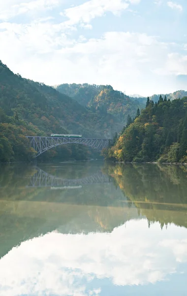 秋季秋叶福岛第一桥视点 Kyouryou 在由纪夫福岛 — 图库照片