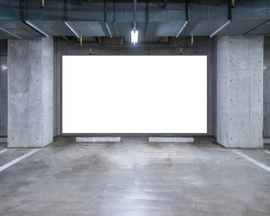 Park garaj underground boş billboard, gece iç alışveriş merkezi ile boş