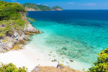 Havadan görünümü tropikal noktası beyaz kum plaj ve şnorkel cockburn Adası'nda gelin 