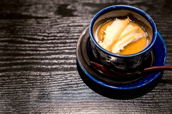 Japon haşlanmış yumurta tereyağı ile abalone ızgara