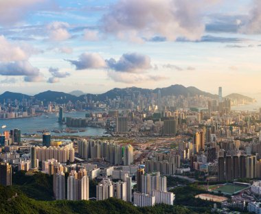 Hong Kong manzarası Panoraması günbatımı içinde 