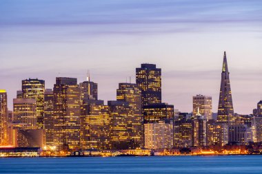 Treasure Island, California, günbatımı, ABD gün batımından, San Francisco şehir manzarası.