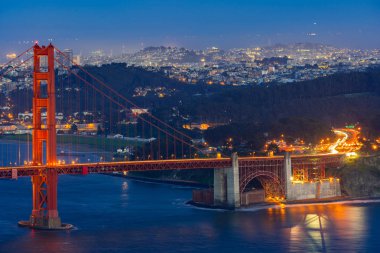 Kaliforniya, San Francisco 'daki Golden Gate Köprüsü Alacakaranlıkta