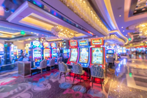 米国ネバダ州ラスベガス市内のカジノのぼやけた背景を抽象化します — ストック写真