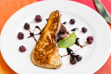 Izgara, kızartma kaz ciğeri gurme Fransız mutfağı.