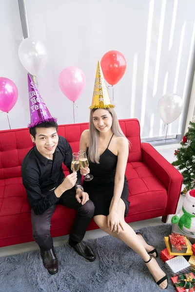 Jovem Asiático Adulto Casal Celebrando Ano Novo Natal Férias Com — Fotografia de Stock