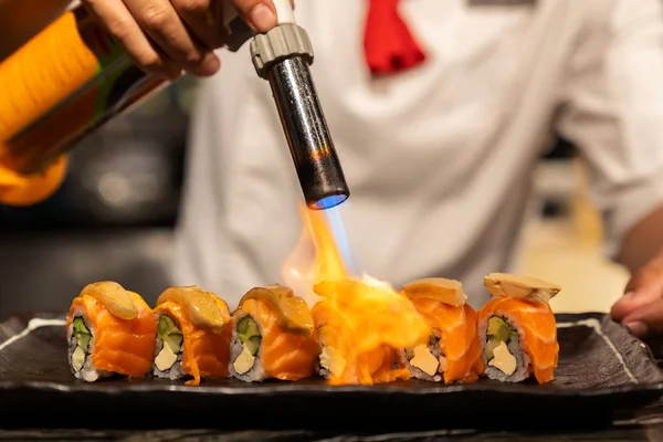 Шеф Кухар Salmon Foie Gras Roll Fusion Japanese Cuisine Food — стокове фото