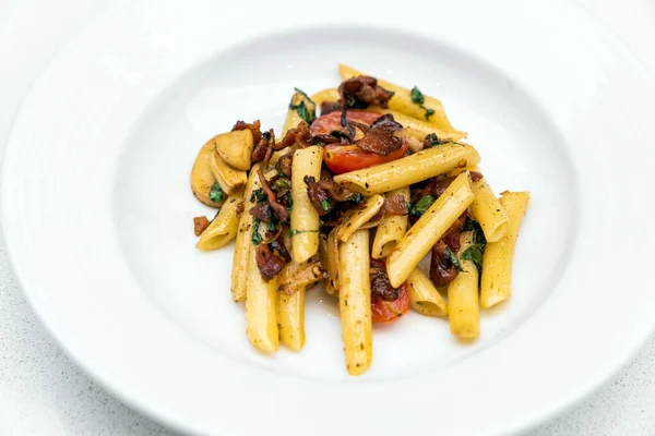 Espaguetis Aglio Olio Pasta Con Chile Seco Tocino Cocina Italiana — Foto de Stock