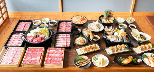 Japanisches Wagyu Rindfleisch Sukiyaki Bereit Zum Kochen Mit Der Vielfalt — Stockfoto
