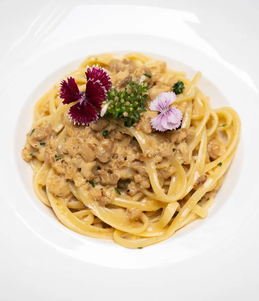 Spaghetti Cabonara Salsa Carne Pasta Con Queso Parmesano Crema Cocina — Foto de Stock