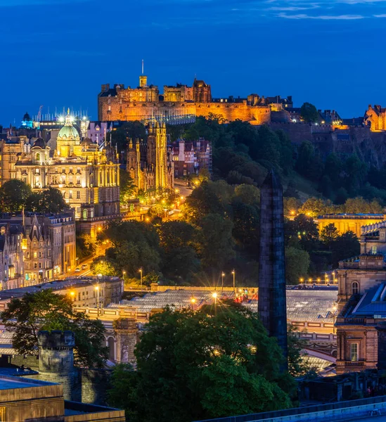 爱丁堡城市景观从卡尔顿山日落黄昏 爱丁堡 苏格兰英国 — 图库照片