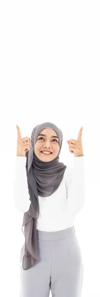 Porträt Eines Gut Aussehenden Jungen Erwachsenen Asiatischen Muslimischen Mädchens Das — Stockfoto