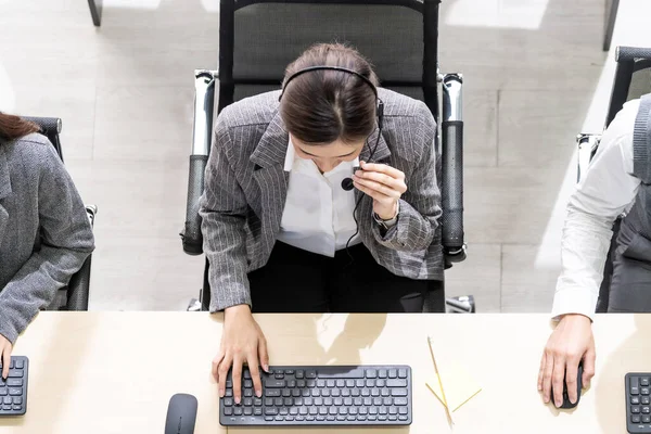 Top View Jonge Volwassen Vriendelijke Vertrouwen Operator Aziatische Vrouw Agent — Stockfoto