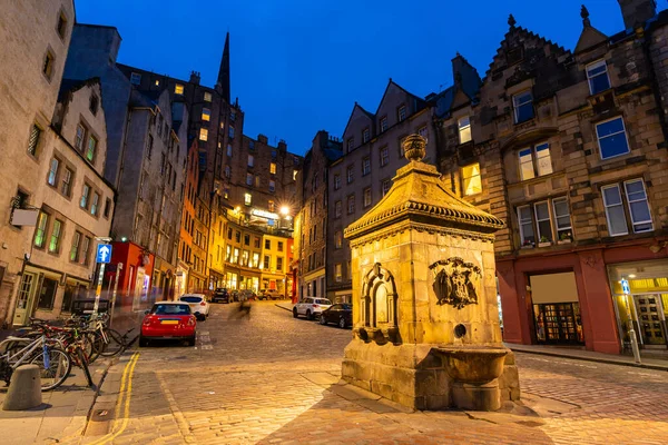 スコットランド エディンバラの夕暮れ時の旧市街の風景英国 — ストック写真