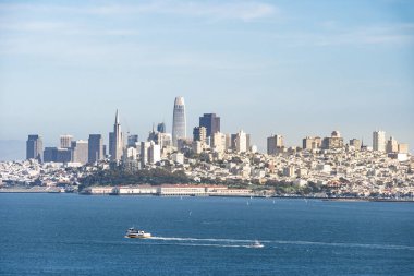 San Francisco ve San Francisco Körfezi 'nin güzel şehir manzarası Kuzey Kaliforniya ABD Pasifik Okyanusunun batı kıyısı, San Francisco Birleşik Devletler Tarihi Seyahat Hedefleri şehir konsepti.
