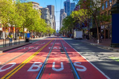 San Francisco şehir merkezinde Powell caddesinde ve Kuzey Kaliforniya 'da Market caddesinde kültür ve şehir hayatı var. San Francisco Amerika Birleşik Devletleri Seyahat Hedefi Şehir Planlama Konsepti.