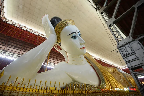 yangon büyük gözlü yatan Buda