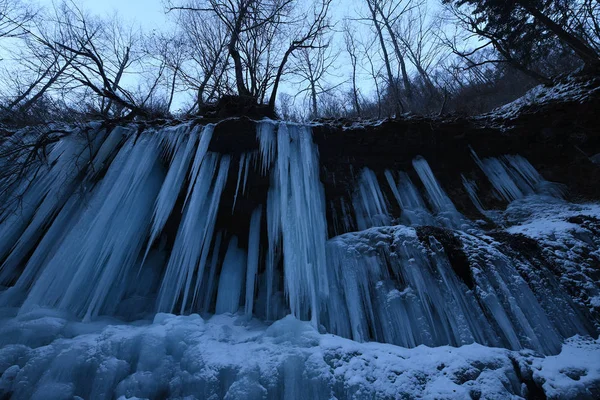 Jégcsapok fagyasztott vízesésből Nagano Japánban — Stock Fotó