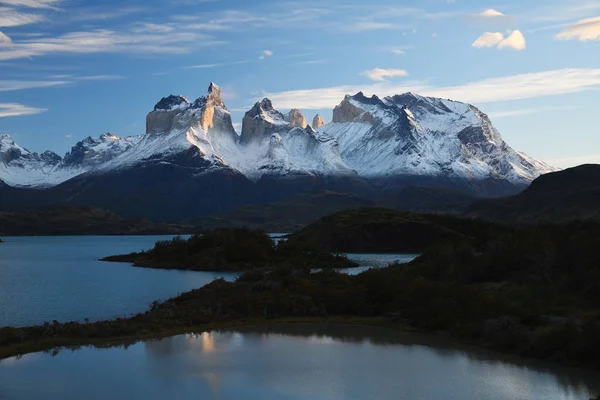 Salida del sol en Torres del Paine Chile — Foto de Stock