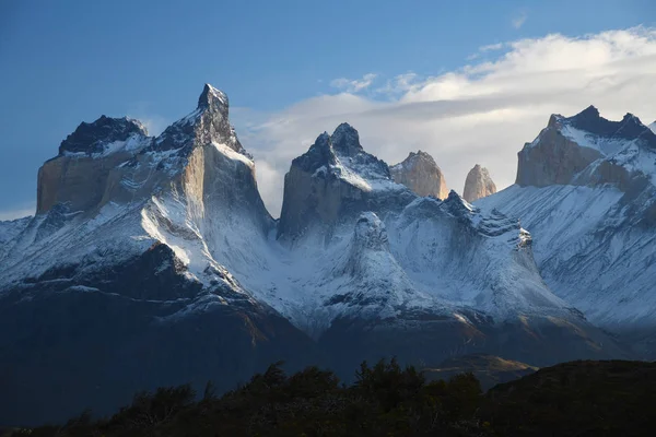 Salida del sol en Torres del Paine Chile — Foto de Stock