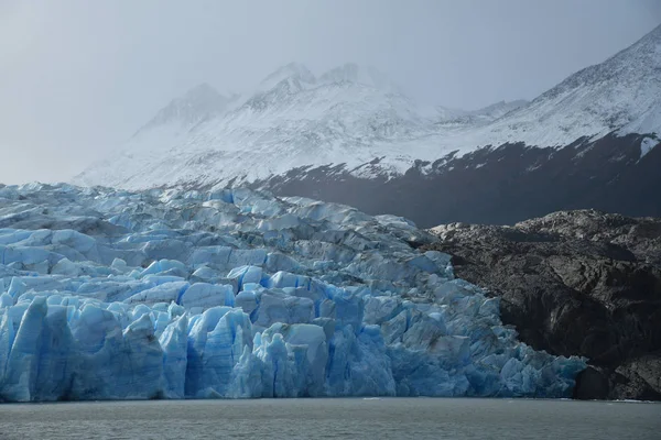 Blaues Eis aus Gletschergrau bei Patagonia Chili — Stockfoto