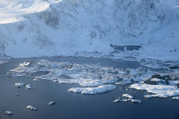 Uitzicht op het eiland Lofoten in de winter — Stockfoto