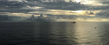 günbatımı gökyüzü ve deniz