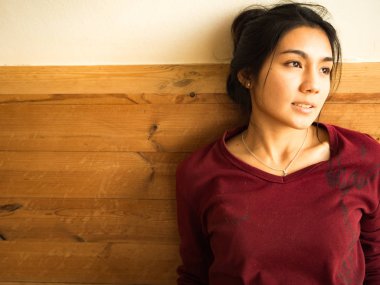 Güzel genç Asyalı kadın.