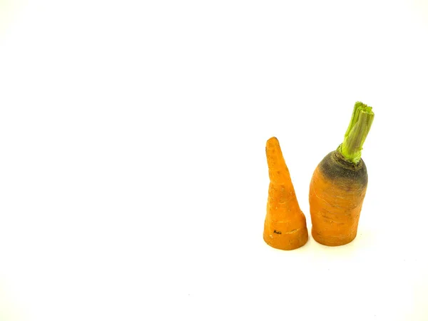 Baby wortel op geïsoleerde witte achtergrond — Stockfoto