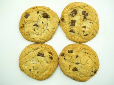 Çikolata parçacıklı kurabiye.