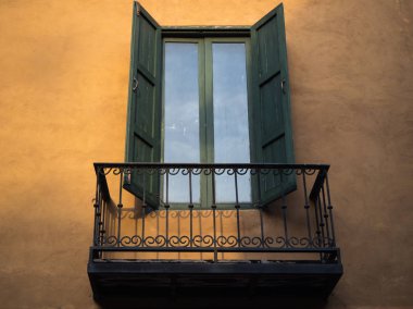 Pencere ve balkon, güneş ışığı