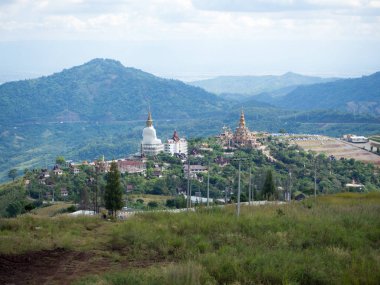 Tapınak dağ gökyüzü arka plan, peyzaj üzerinde