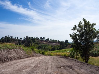 Yol ve güzel manzara, gökyüzü arka plan