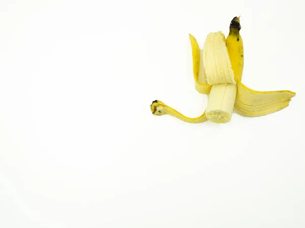Banana sobre fundo branco isolado — Fotografia de Stock