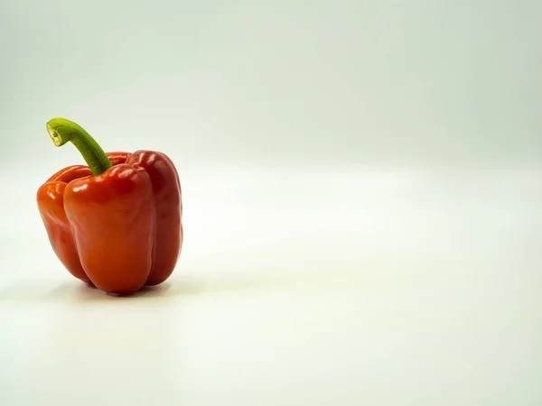 Paprika no fundo branco — Fotografia de Stock