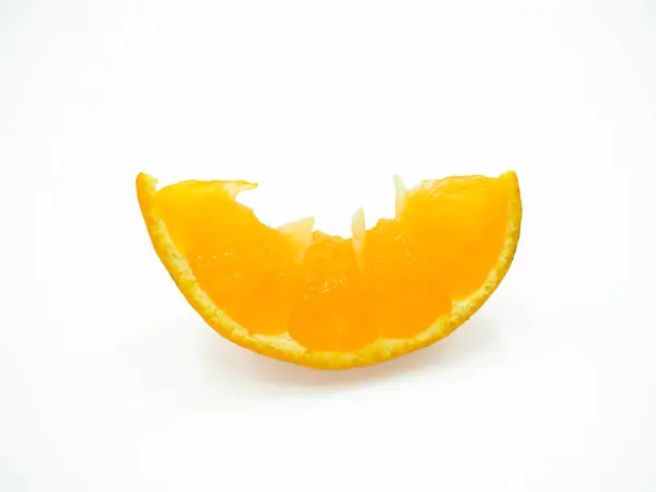 Laranja em fundo branco isolado — Fotografia de Stock