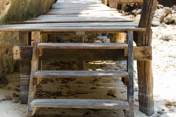 Escadas de madeira velhas — Fotografia de Stock