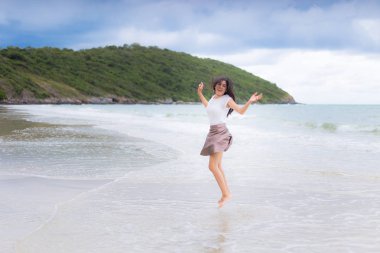 Güzel Asyalı kadın tatil Tayland beach