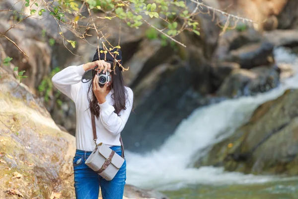 Woman hiking around mountains near the river at spring time. — Stock Photo, Image