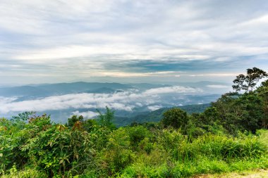 Dağlar, bulutlu ve sis güzel bulutlu hava