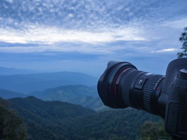 Dağlar, bulutlu ve sis güzel bulutlu hava