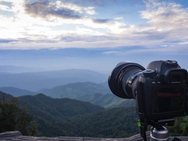 Dağlar, bulutlu ve sis güzel bulutlu hava