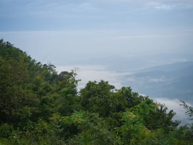 Dağlar, bulutlu ve sis güzel bulutlu hava