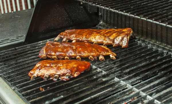 Cooking pork ribs — Stock Photo, Image
